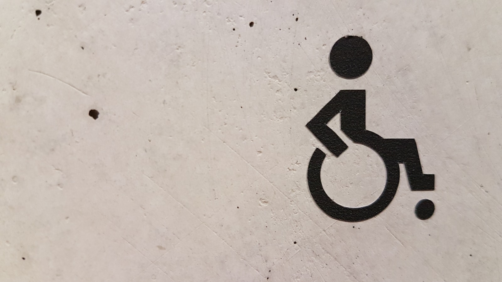 An accessibility symbol painted on the ground